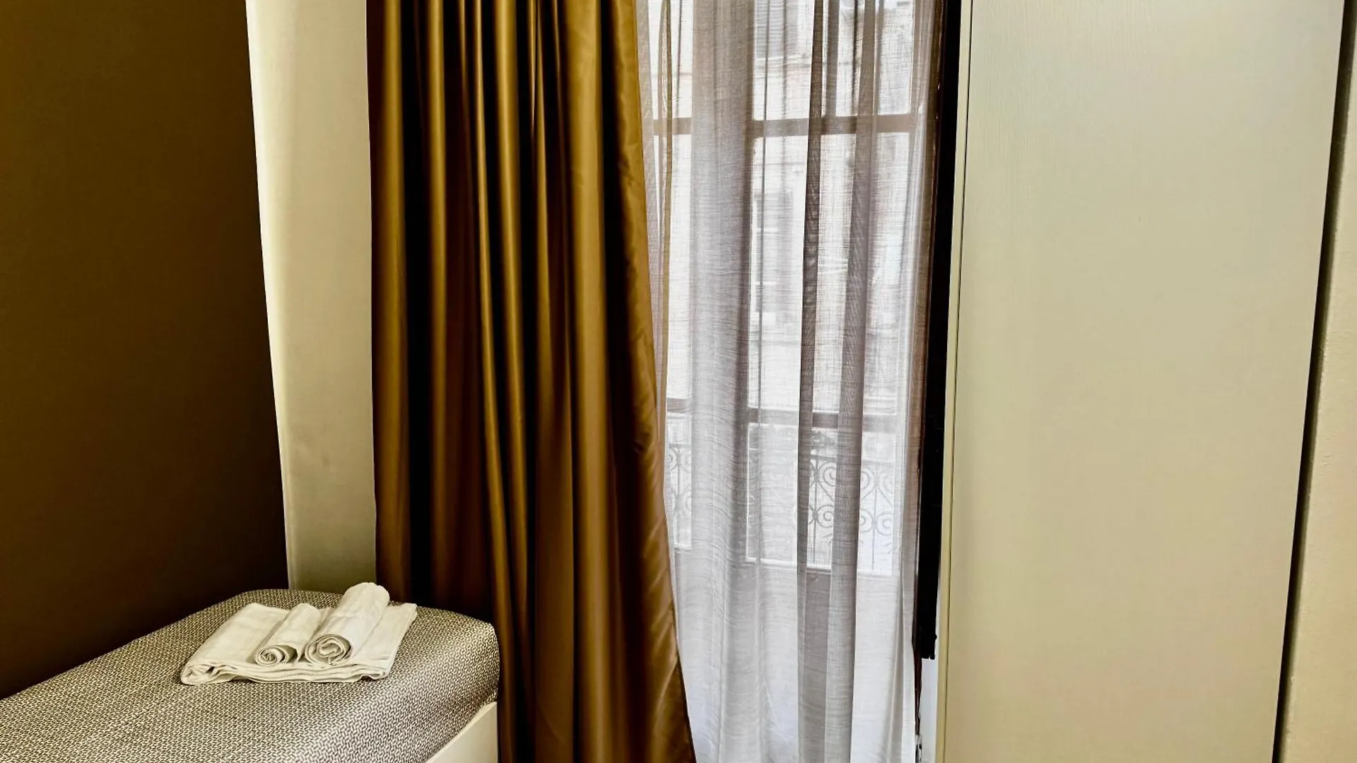 Regina Rooms Palermo 0*,