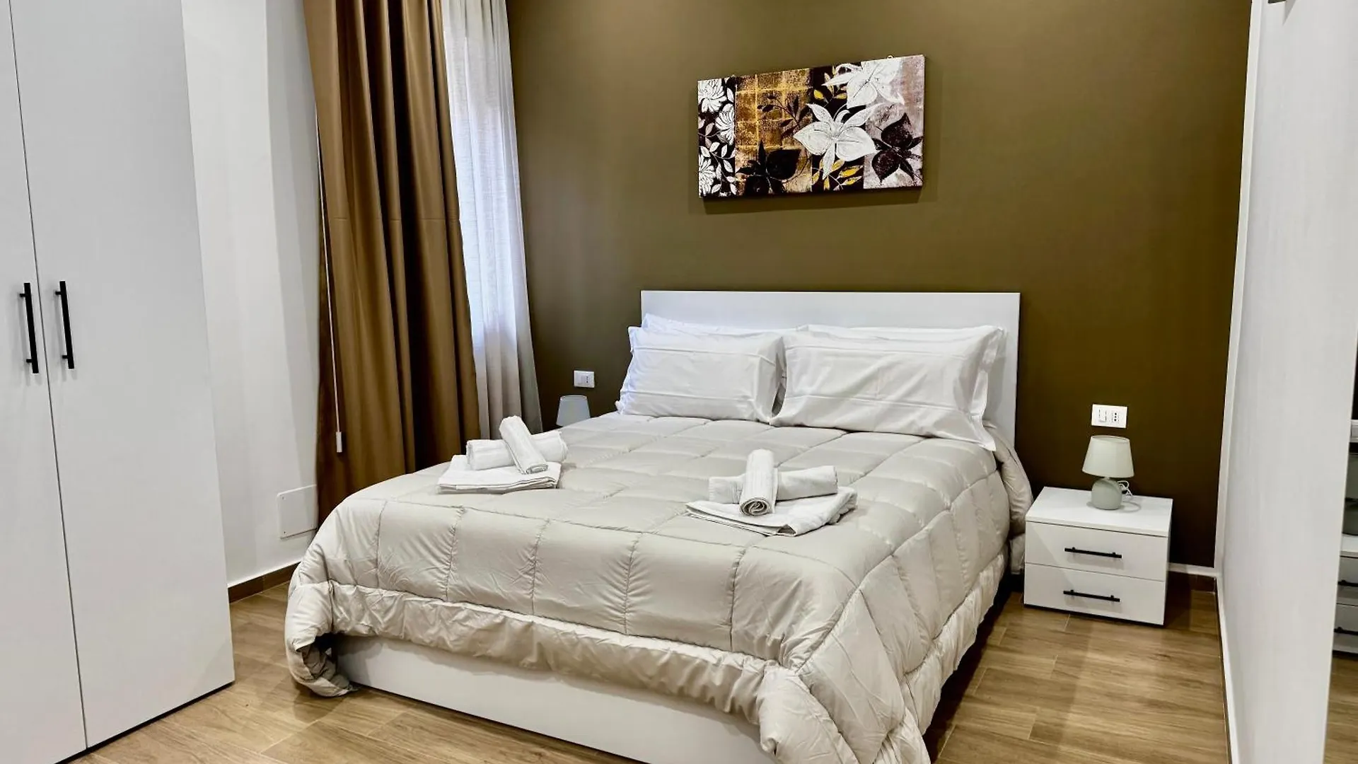 Regina Rooms Palermo 0*,  Italy