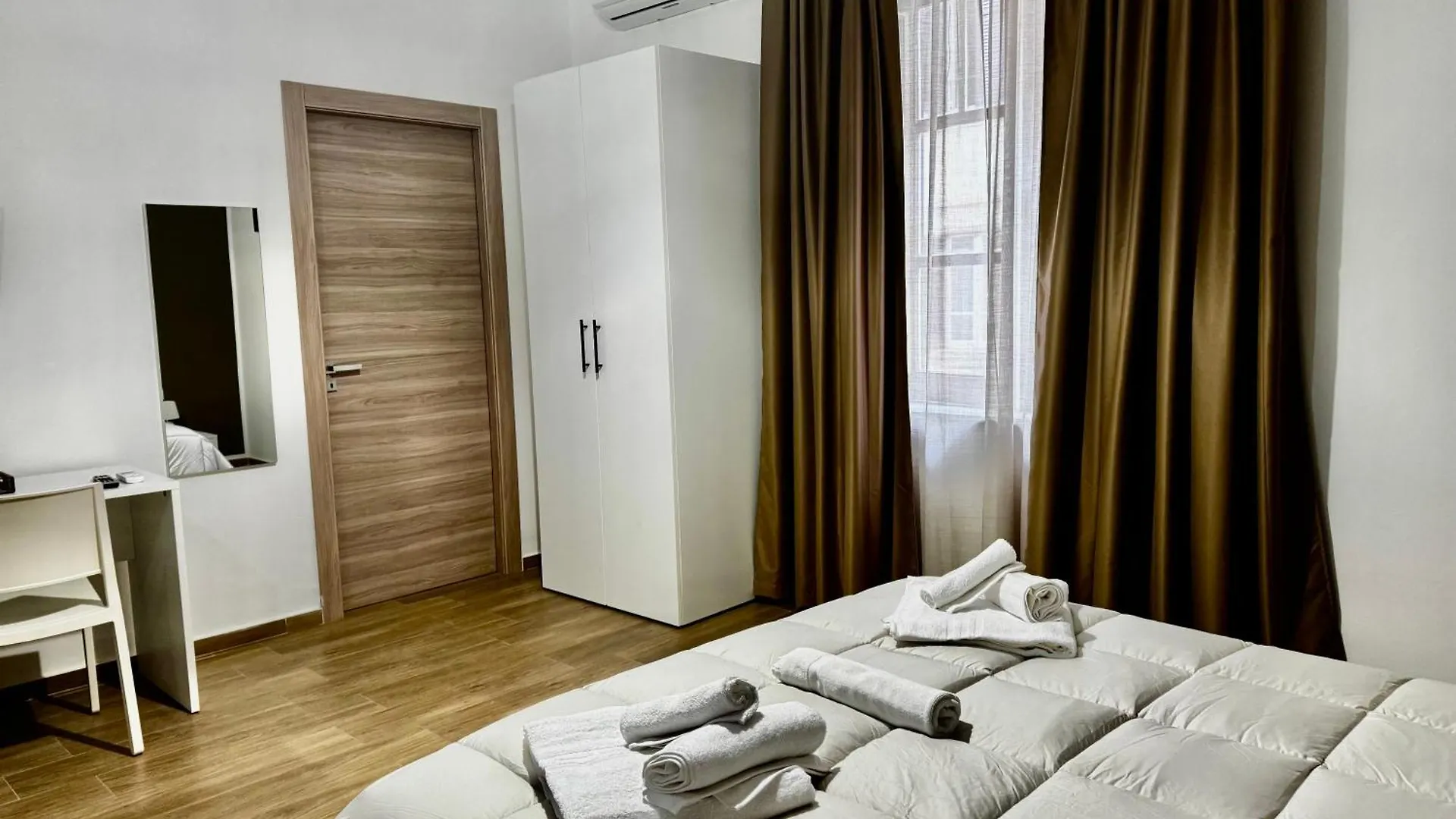 בית הארחה פלרמו Regina Rooms איטליה